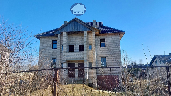 Дом с участком, 205 кв.м.