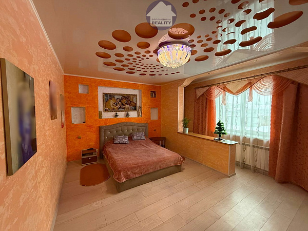 Дом с участком, 305 кв.м.